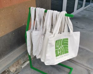 Campus goes plastic bag-free for shopping